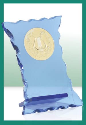 trophée en verre bleu