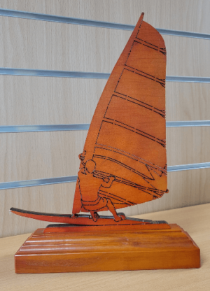 trophée en bois planche à voile