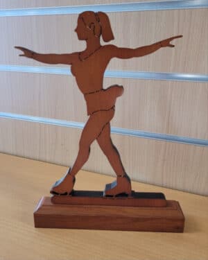 trophée bois patinage artistique