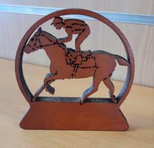 trophée en bois cheval au galop 10 cm